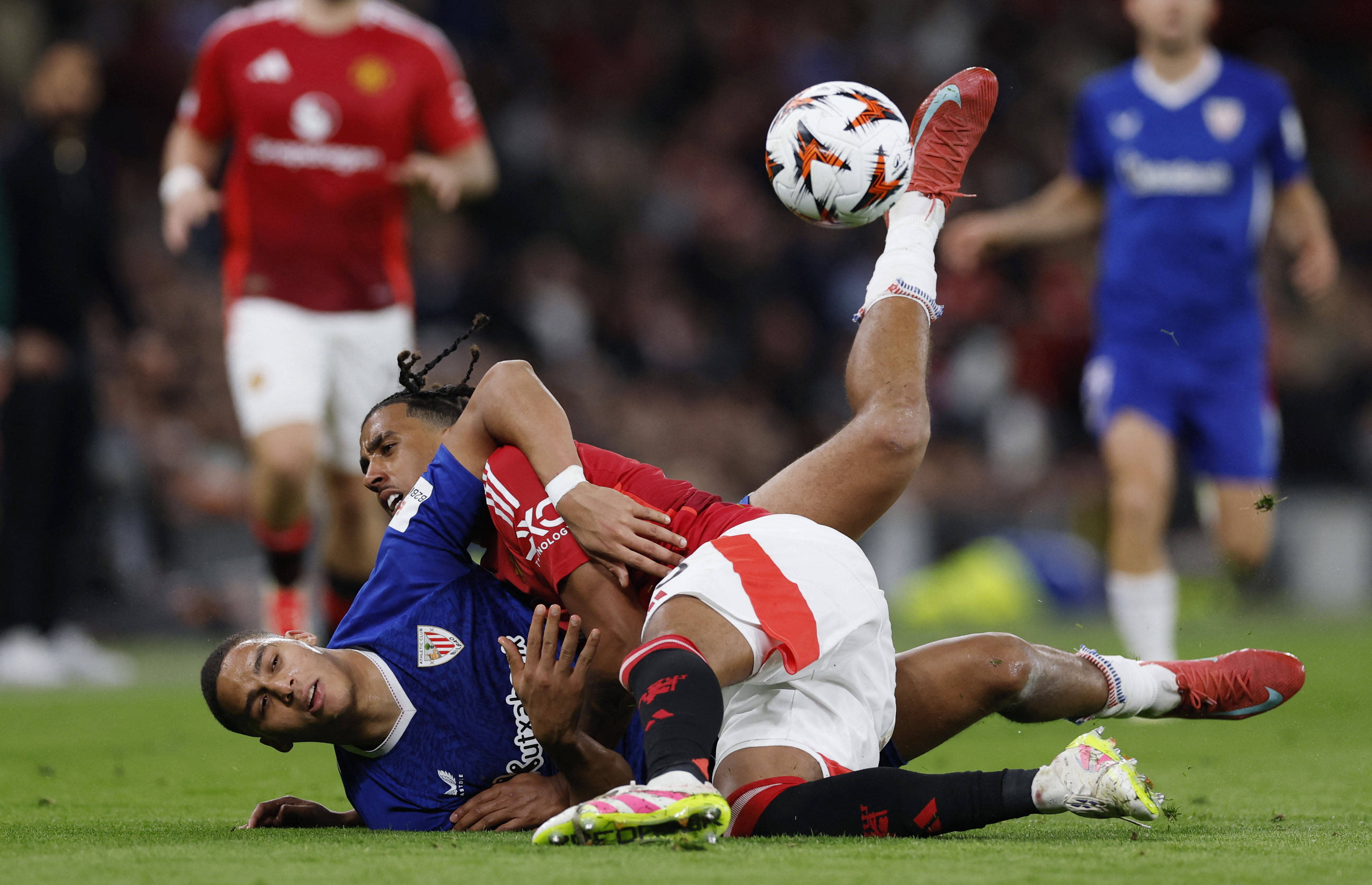 包含赫罗纳主场不敌毕尔巴鄂，遭遇连败的词条