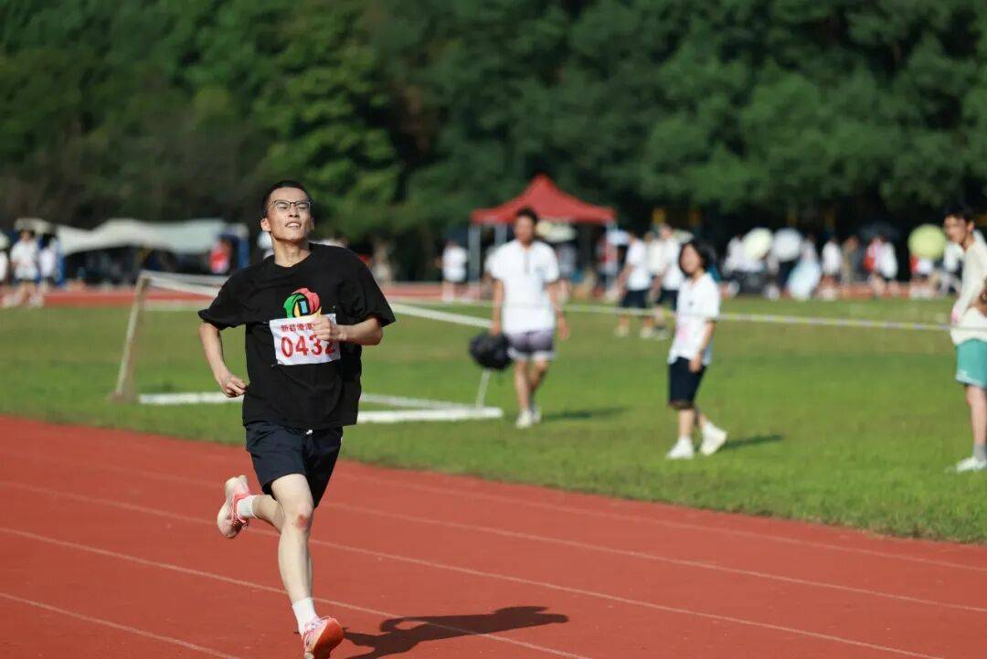 包含运动员们在比赛中释放激情,尽情拼搏的词条 包含运动员们在比赛中释放激情,尽情拼搏的词条