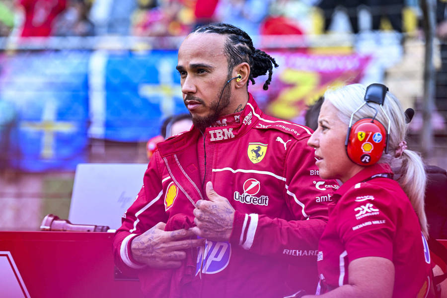 包含法拉利绝杀红牛二队，汉密尔顿点燃赛场的词条