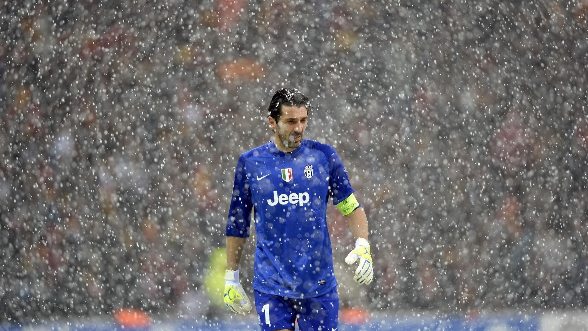 开云官网-奥斯梅恩一锤定音，尤文图斯友谊赛险胜洪都拉斯国家队背后的战术启示