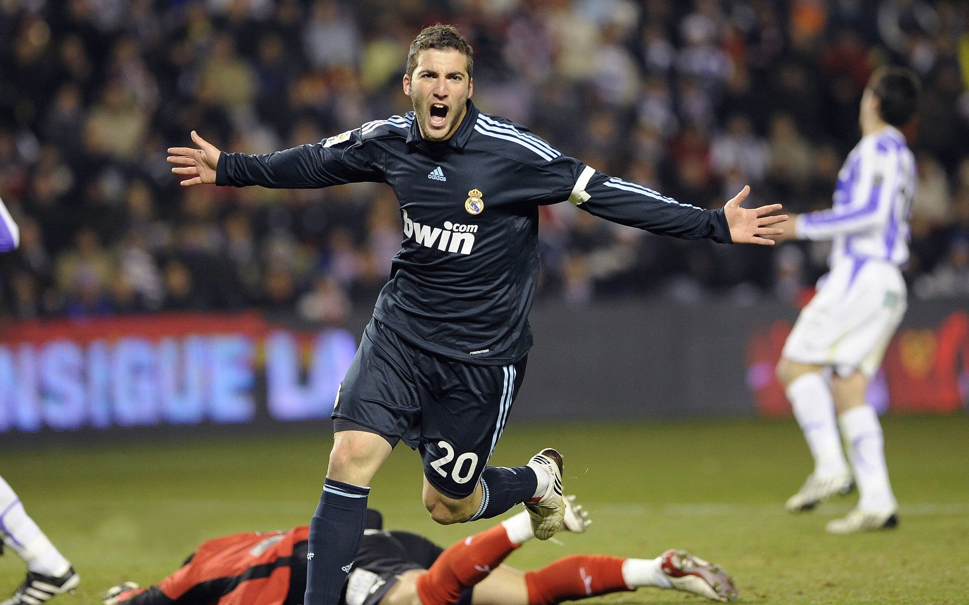 猛龙对阵广东队，莫兰特用实力证明自己